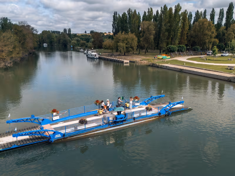 Flow Vélo_ Bac à chaîne à Chaniers