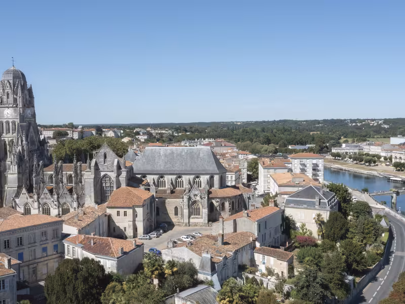 Cathédrale Saint-Pierre à Saintes