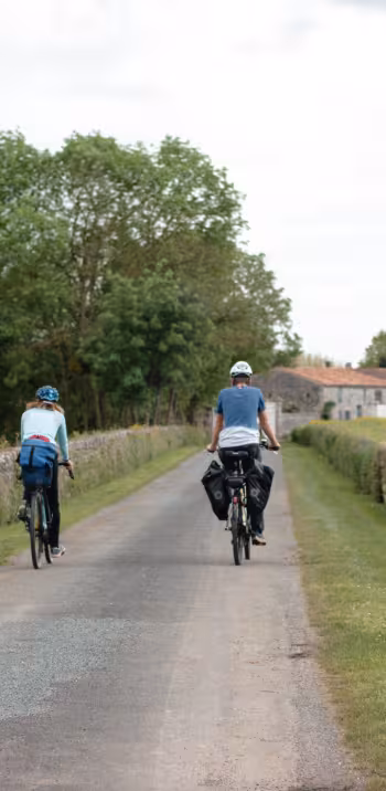 La Flow Velo - Port d'Envaux - cyclotouristes