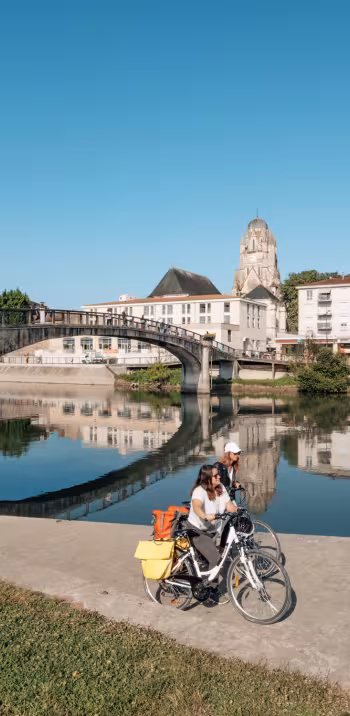 Saintes depuis les berges
