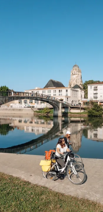 Saintes depuis les berges
