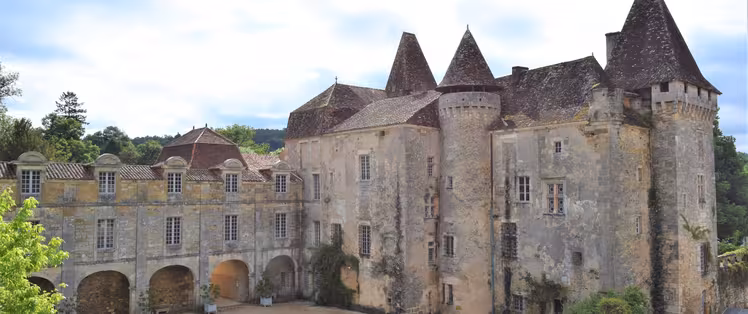Près de Thiviers, Château La Marthonie