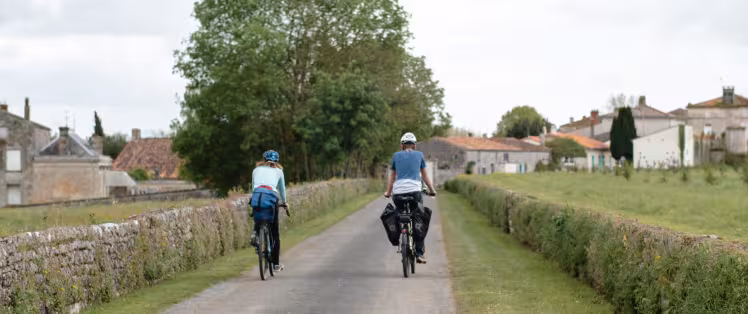 La Flow Velo - Port d'Envaux - cyclotouristes