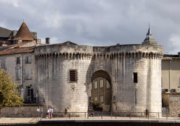 Cognac, les 2 tours des portes St Jacques
