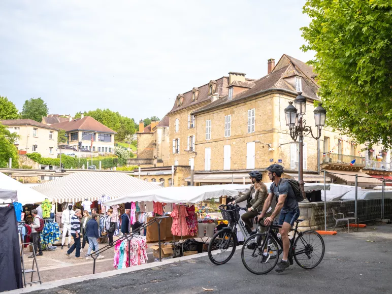 Le marché de Sarlat à vélo